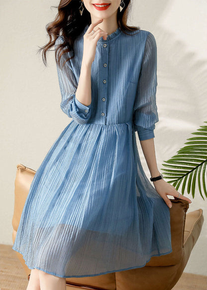 Handgemachtes blaues Rüschenknopf-Urlaubskleid Frühling