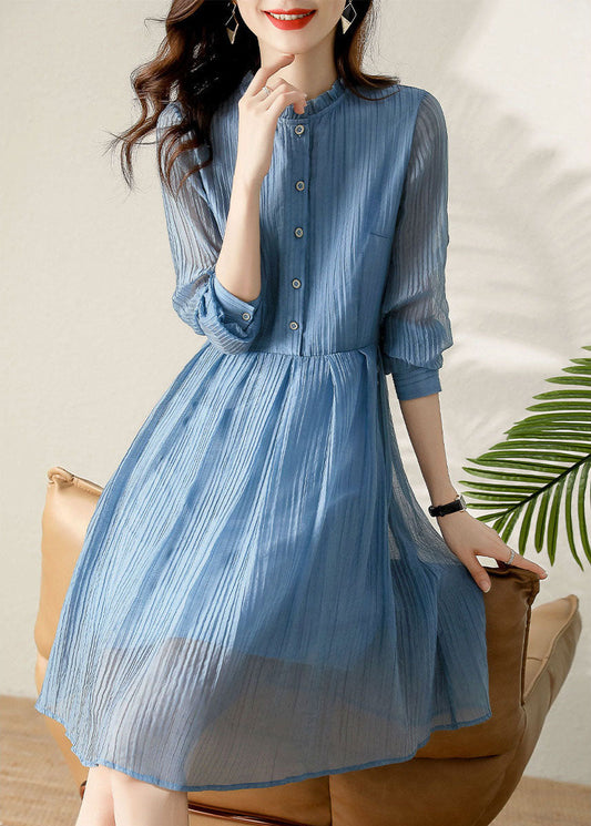 Handgemachtes blaues Rüschenknopf-Urlaubskleid Frühling