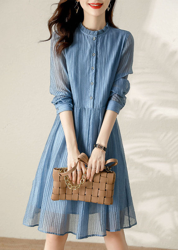 Handgemachtes blaues Rüschenknopf-Urlaubskleid Frühling