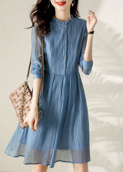 Handgemachtes blaues Rüschenknopf-Urlaubskleid Frühling