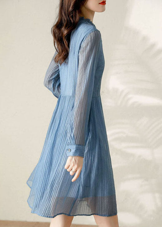 Handgemachtes blaues Rüschenknopf-Urlaubskleid Frühling