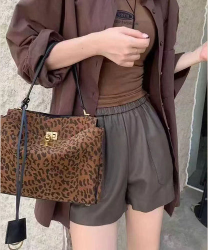 Handgefertigte braune Schultertaschen aus Wildleder mit Leopardenmuster und großem Fassungsvermögen