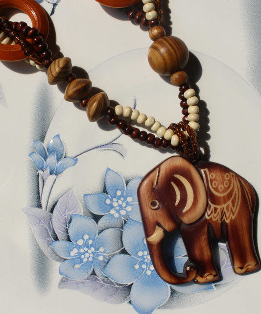 Handgemachte Halskette mit braunem Perlenanhänger „Kleiner Fisch“