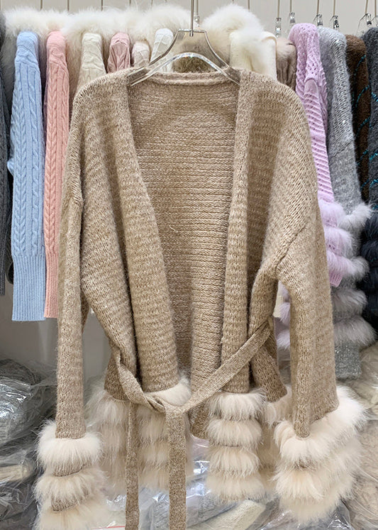 Handgefertigte, kaffeefarbene Strickjacke mit V-Ausschnitt, Patchwork-Design und Bindegürtel aus Baumwolle für den Winter