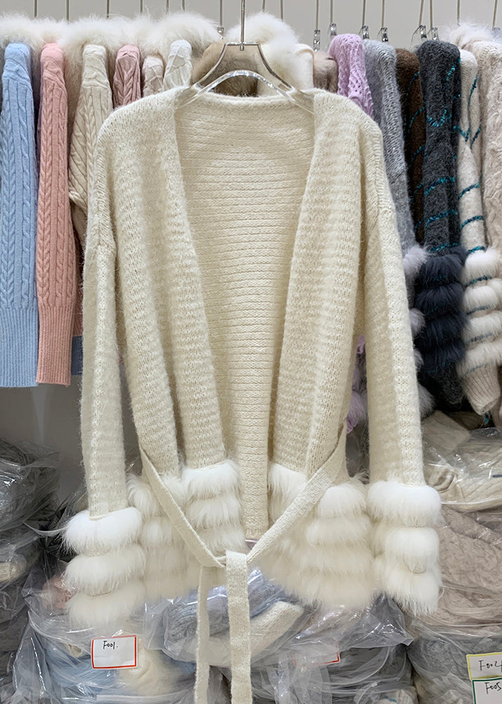 Handgefertigte, kaffeefarbene Strickjacke mit V-Ausschnitt, Patchwork-Design und Bindegürtel aus Baumwolle für den Winter