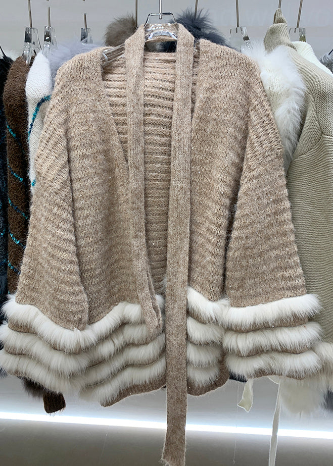 Handgefertigte, kaffeefarbene Strickjacke mit V-Ausschnitt, Patchwork-Design und Bindegürtel aus Baumwolle für den Winter