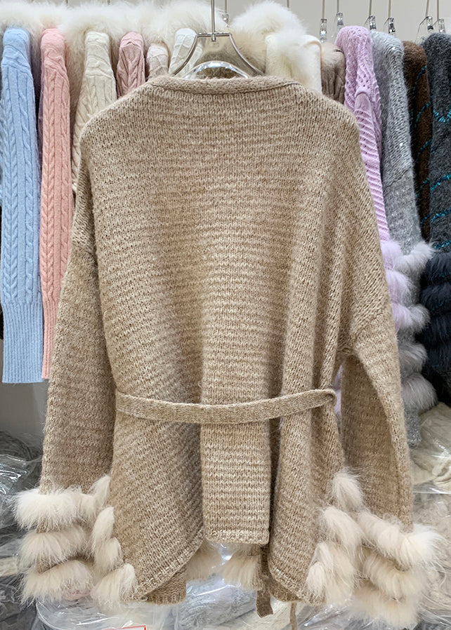 Handgefertigte, kaffeefarbene Strickjacke mit V-Ausschnitt, Patchwork-Design und Bindegürtel aus Baumwolle für den Winter