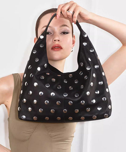 Bolso de mano de piel sintética con remaches negros, hecho a mano