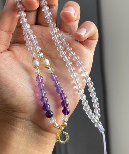 Collar con medallón de perla de cristal de color púrpura degradado hecho a mano