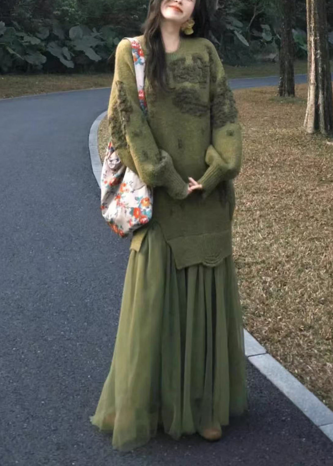 Handgefertigtes grünes Patchwork-Strickkleid mit Rundhalsausschnitt für den Winter