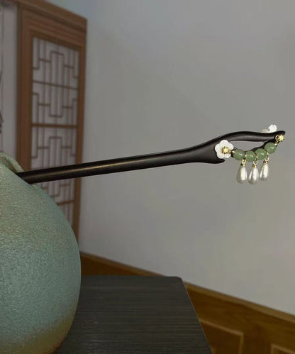 Horquilla de madera verde con borlas de perlas de loto hecha a mano