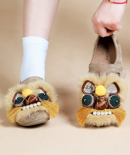 Zapatos planos de ante marrón claro hechos a mano bordados