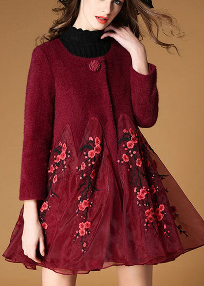 Handgemachter Wollmantel mit Maulbeertüll und Stickerei im Patchwork-Stil