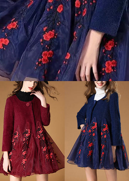 Handgemachter Wollmantel mit Maulbeertüll und Stickerei im Patchwork-Stil