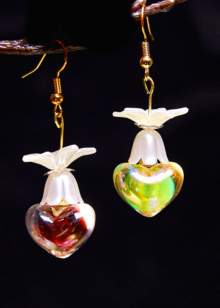 Pendientes colgantes de acrílico asimétricos en forma de corazón multicolor hechos a mano