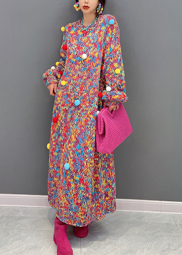 Handgemachte O-Ausschnitt Print Fuzzy Ball verziert stricken lange Pullover Kleider Winter