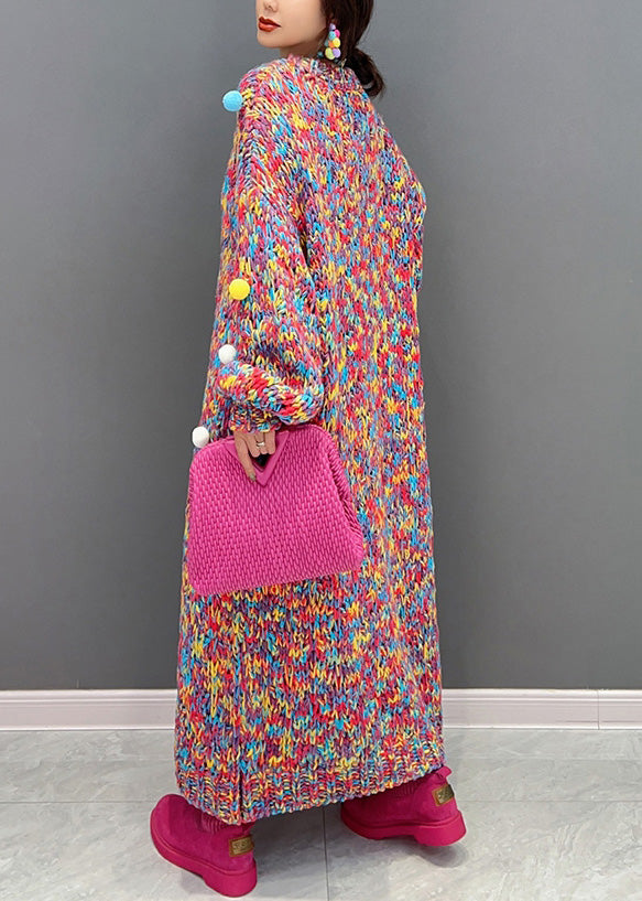 Handgemachte O-Ausschnitt Print Fuzzy Ball verziert stricken lange Pullover Kleider Winter