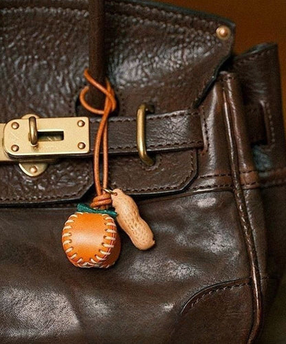 Handgefertigte Handyketten aus orangefarbenem Flechtwerk mit Kaki- und Erdnussmotiven