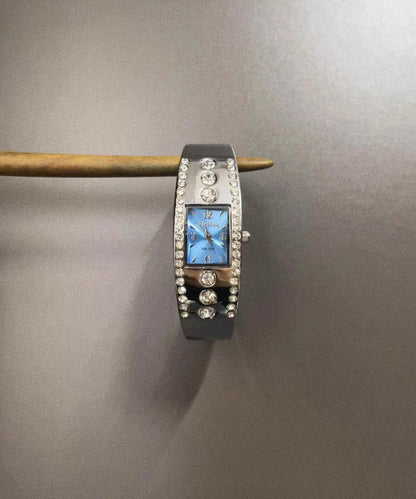 Handgefertigte Uhren aus violetter Legierung mit Zirkonia