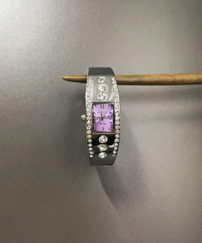 Handgefertigte Uhren aus violetter Legierung mit Zirkonia