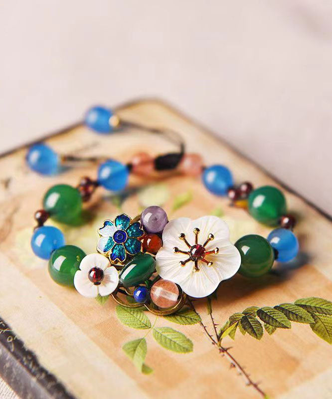 Handgefertigtes Charm-Armband mit Blumenmotiv und violettem Kristall