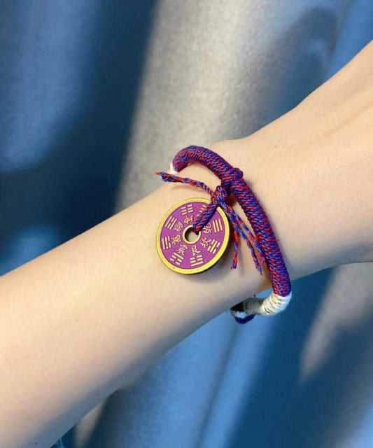 Pulsera tejida a mano con borlas moradas