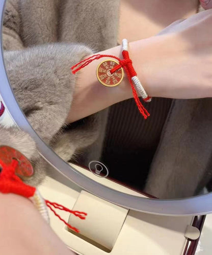 Pulsera tejida a mano con borlas moradas