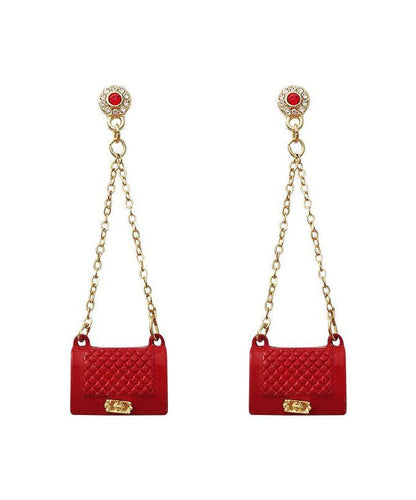 Pendientes de metal con borlas de circonitas y bolso rojo hechos a mano