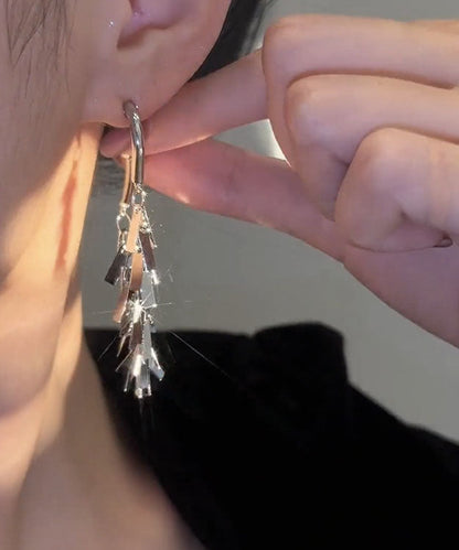 Handgefertigte Tropfenohrringe mit Seiden-Metall-Pailletten und Quaste
