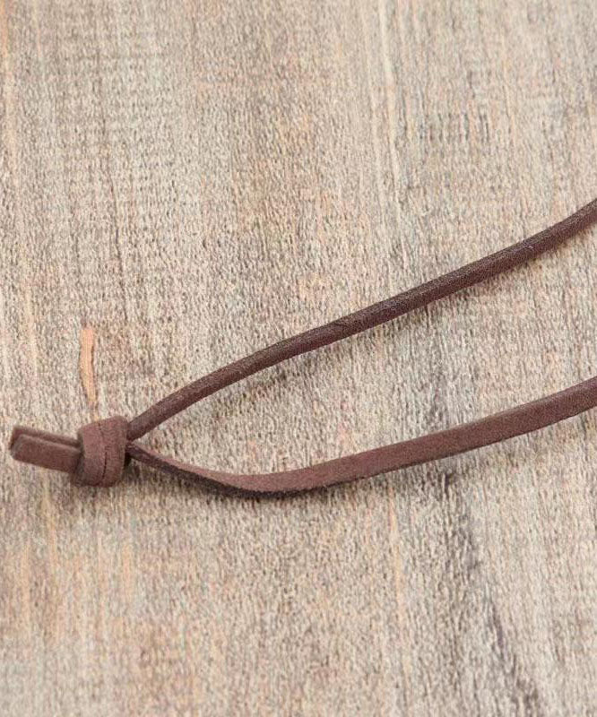 Collar con colgante de llave de acero inoxidable y seda hecho a mano