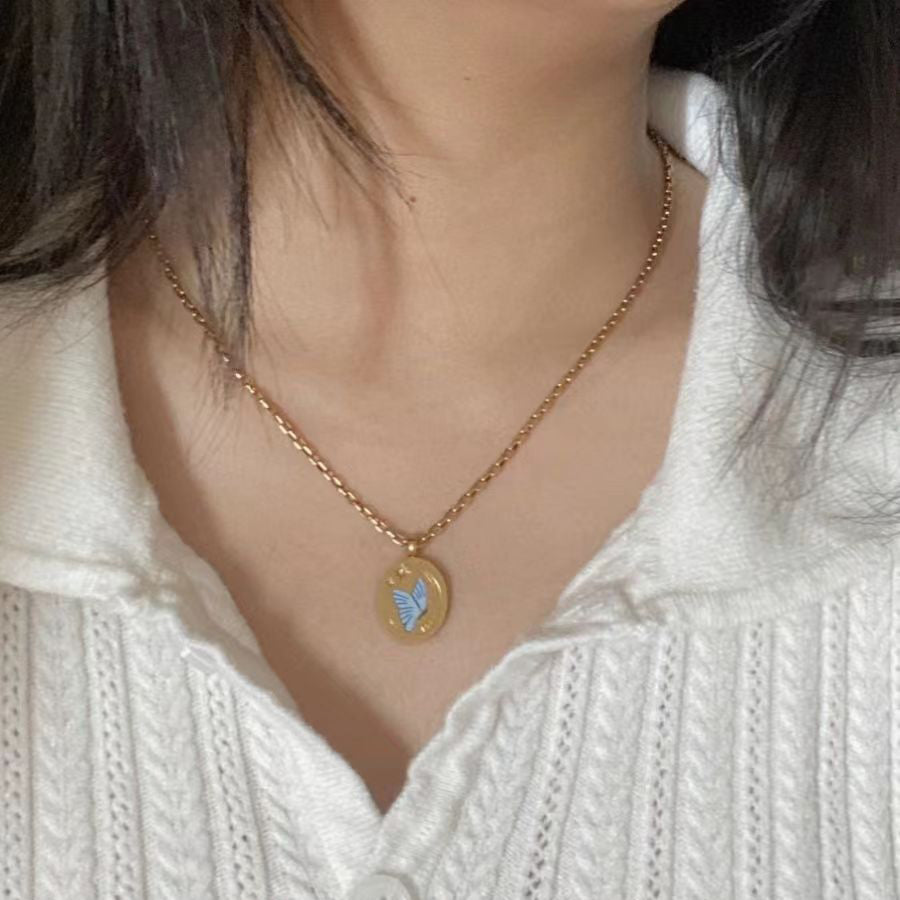 Collar con colgante de mariposa dorado en plata de ley hecho a mano