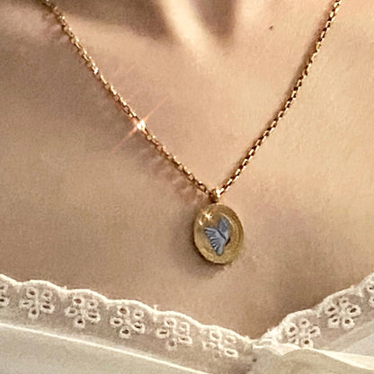 Collar con colgante de mariposa dorado en plata de ley hecho a mano