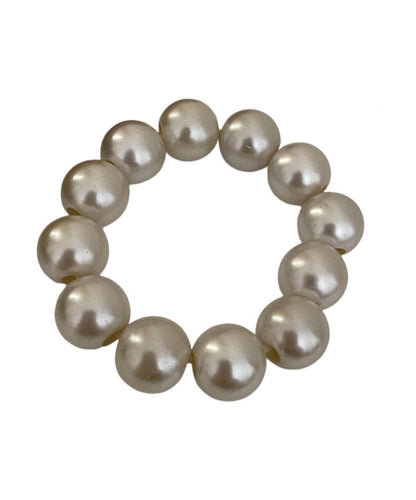 Handgefertigtes Perlenarmband mit weißen Perlen