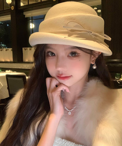 Handgefertigter, kuscheliger, warmer Woll-Bucket-Hut mit weißer Schleife