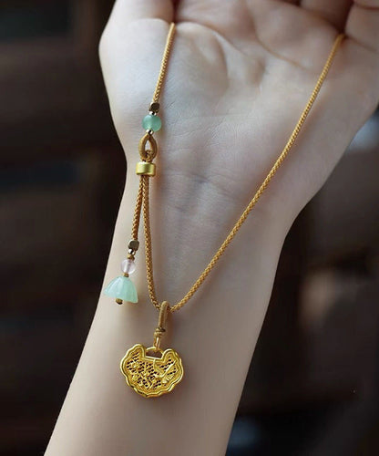 Collar con colgante de vaina de loto de ágata de jade y cobre amarillo dorado hecho a mano