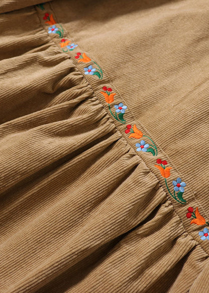 Handgemachtes gelbes besticktes Kordelzug-Maxikleid aus Cord für den Winter