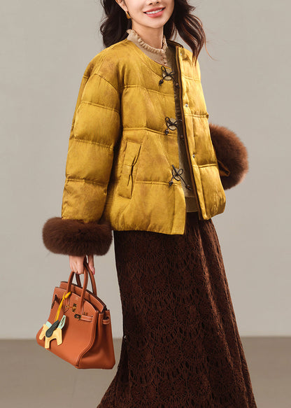 Handgefertigte gelbe Winterjacke mit Rundhalsausschnitt, gefüttert mit Fell-Patchwork und Entendaunen