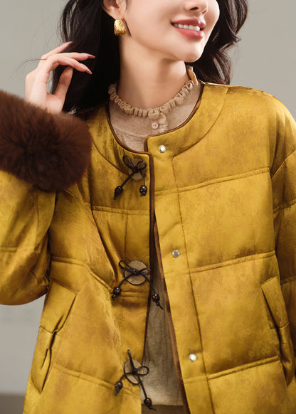 Handgefertigte gelbe Winterjacke mit Rundhalsausschnitt, gefüttert mit Fell-Patchwork und Entendaunen