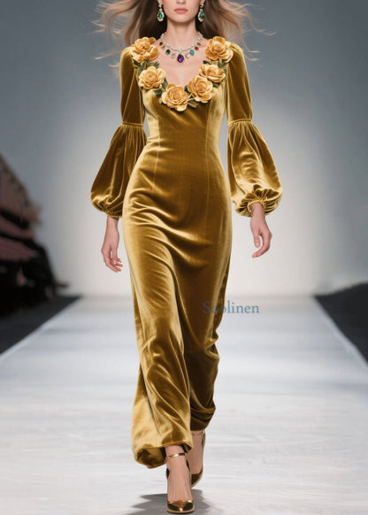 Handgefertigte lange gelbe Samtkleider mit V-Ausschnitt und Blumenmuster für den Frühling