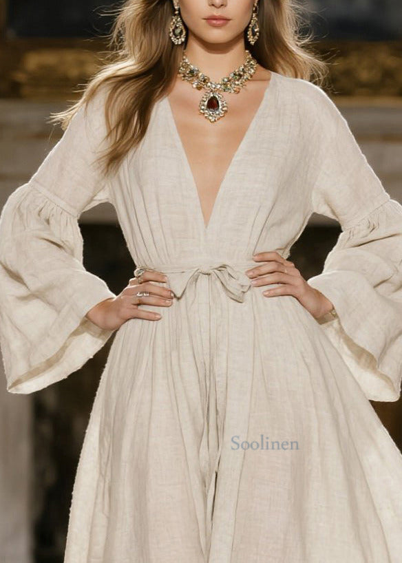 Italienisches beiges Leinenkleid mit V-Ausschnitt und Bindegürtel für den Frühling
