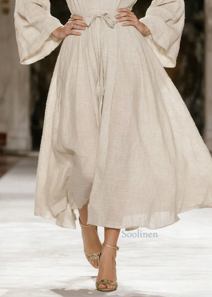 Italienisches beiges Leinenkleid mit V-Ausschnitt und Bindegürtel für den Frühling