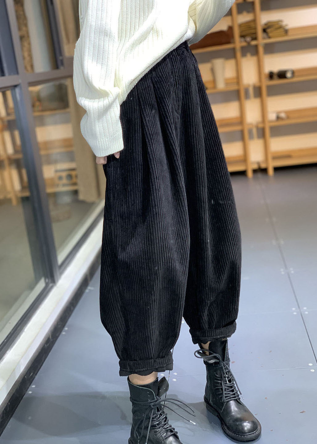 Italienische schwarze elastische Taille Taschen warme Fleece Cordhose Winter