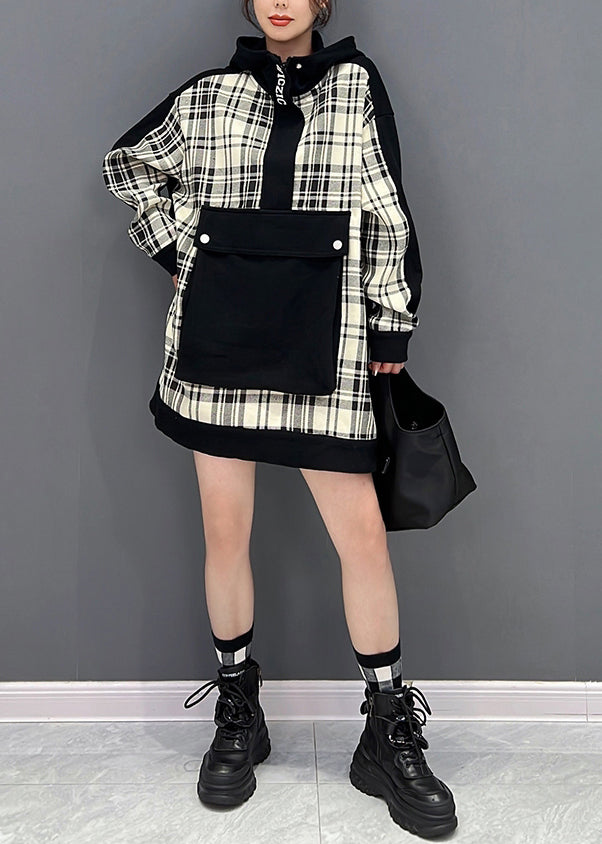 Italienisches schwarz kariertes Patchwork-Kapuzenpullover mit Knopfleiste für den Winter