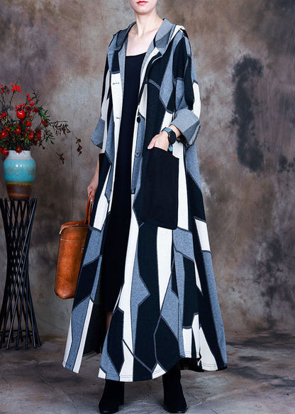 Italienischer schwarz-weißer Wollmantel mit Kapuze und Print