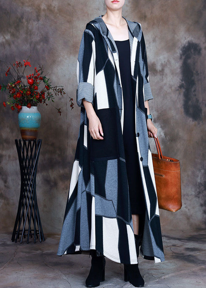 Italienischer schwarz-weißer Wollmantel mit Kapuze und Print