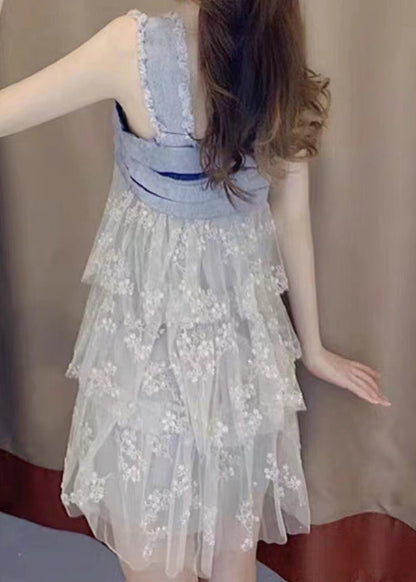 Ärmelloses mittellanges Kleid aus italienischem blauem Tüll im Patchwork-Stil