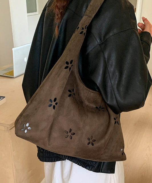 Bolsos de hombro italianos de ante sintético con flores huecas en marrón