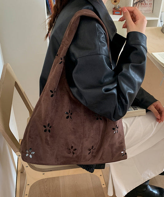 Bolsos de hombro italianos de ante sintético con flores huecas en marrón