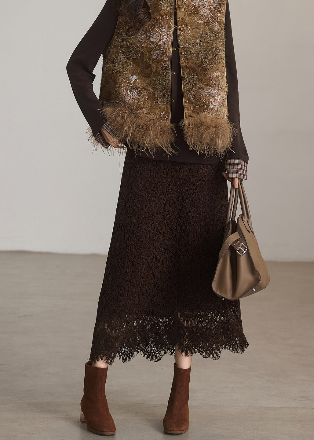 Italienischer Kaffeerock mit elastischem Bund, schmal geschnitten, aus Spitze, Frühling