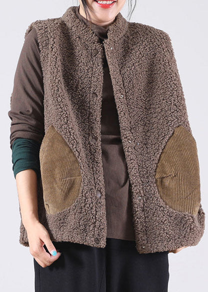 Italienische ärmellose Weste aus Kunstpelz mit Patchwork-Taschen in Schokoladenbraun